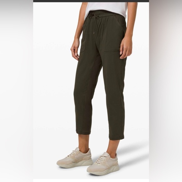 Lululemon Beyond The Studio 7/8 Pant 24” in Dark Olive , size 2 - Picture 12 of 14